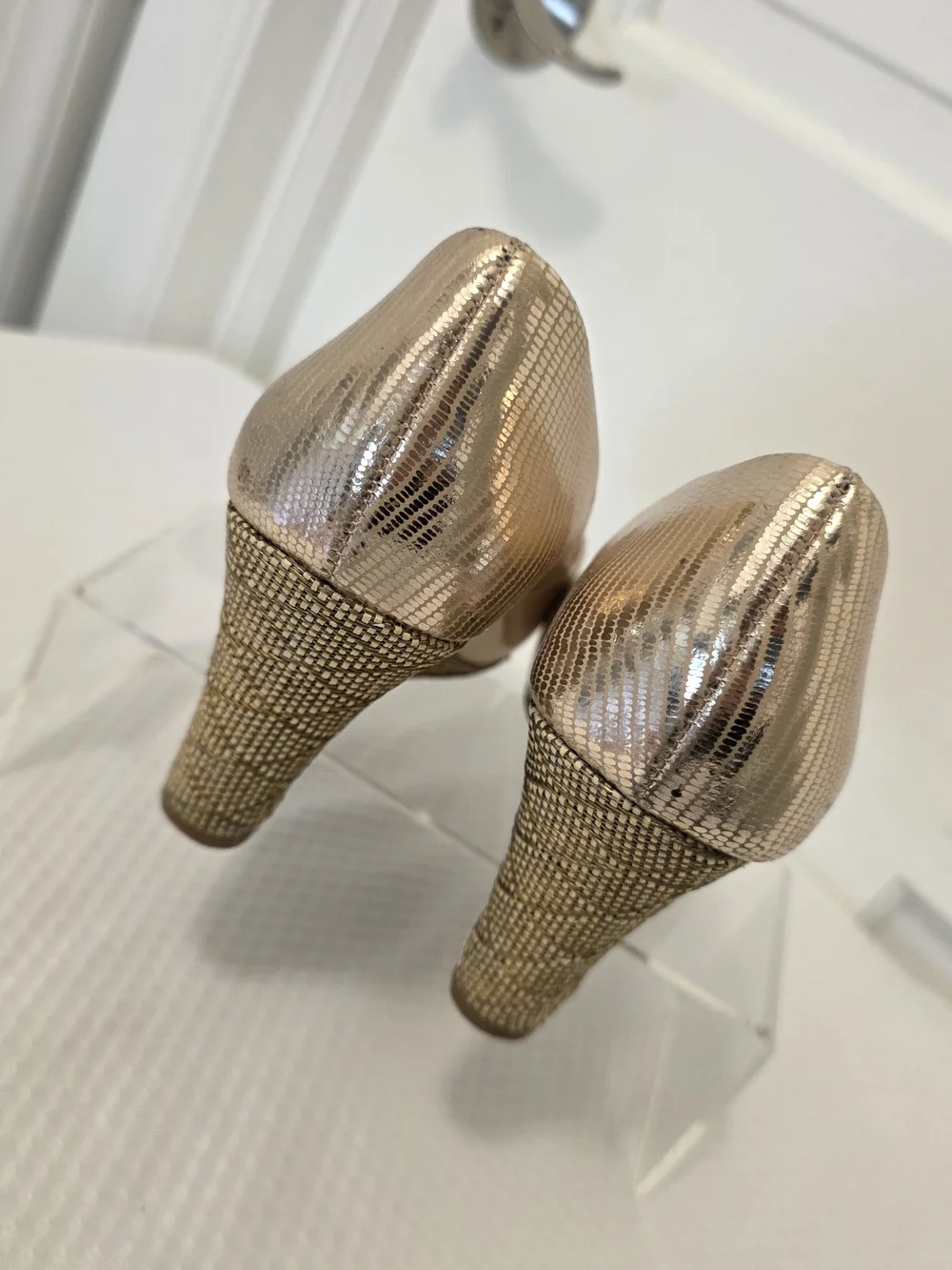 LILLY PULITZER Gold Resort Chic Peep Toe Wedge Metallic Reptile Pumps 6 Leather